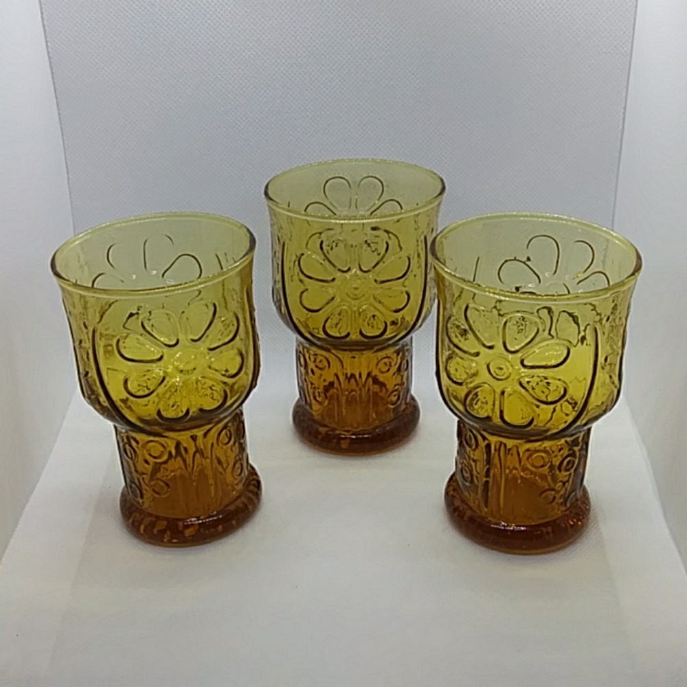 Set of 3 antique 70's glasses